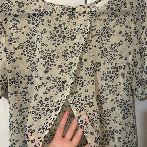 kiera from pacsun semi open back top - Picture 6 of 6